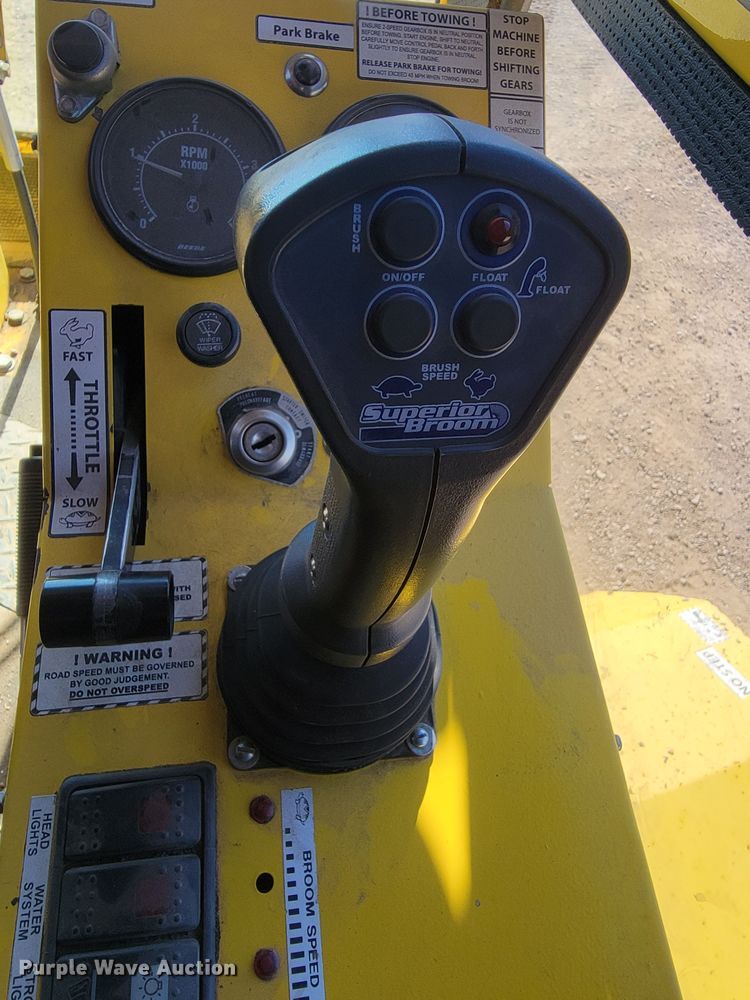 image for item LO9067 2015 Superior Broom DT80K  broom