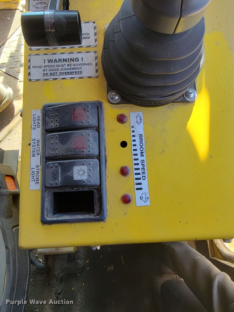 image for item LO9067 2015 Superior Broom DT80K  broom