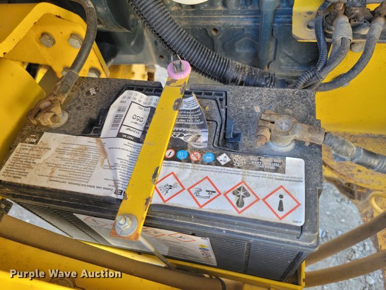 image for item LO9067 2015 Superior Broom DT80K  broom