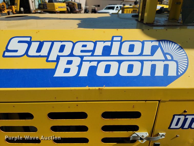 image for item LO9067 2015 Superior Broom DT80K  broom