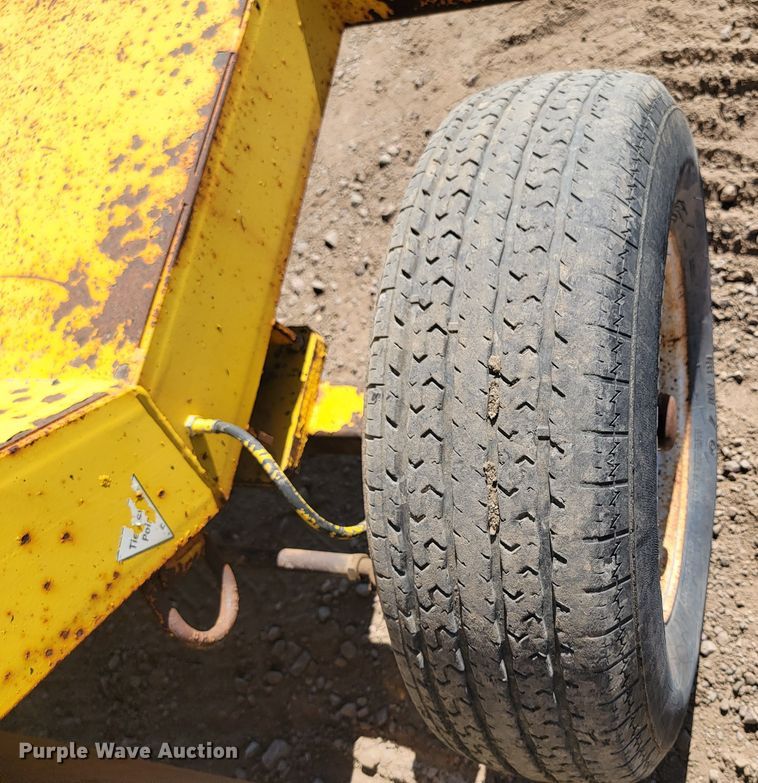 image for item LO9067 2015 Superior Broom DT80K  broom