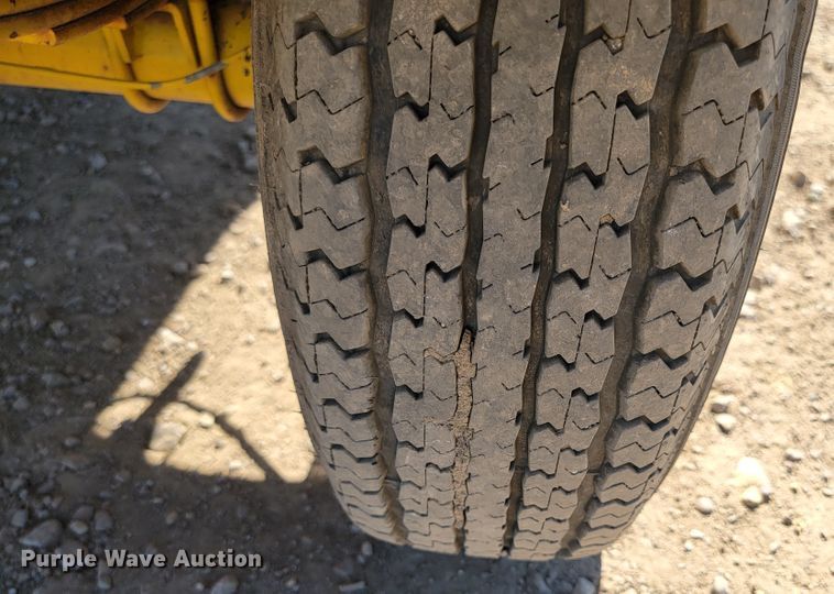 image for item LO9067 2015 Superior Broom DT80K  broom