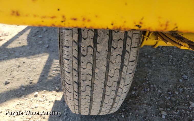 image for item LO9067 2015 Superior Broom DT80K  broom