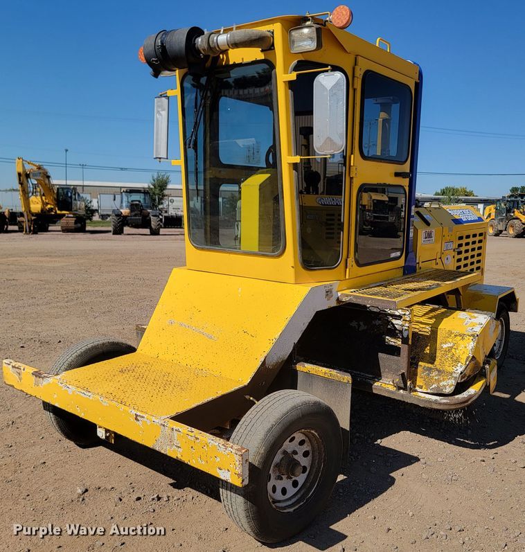 image for item LO9068 2017 Superior Broom DT80K  broom