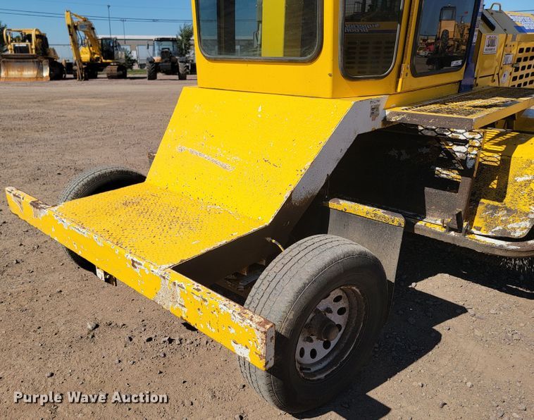 image for item LO9068 2017 Superior Broom DT80K  broom