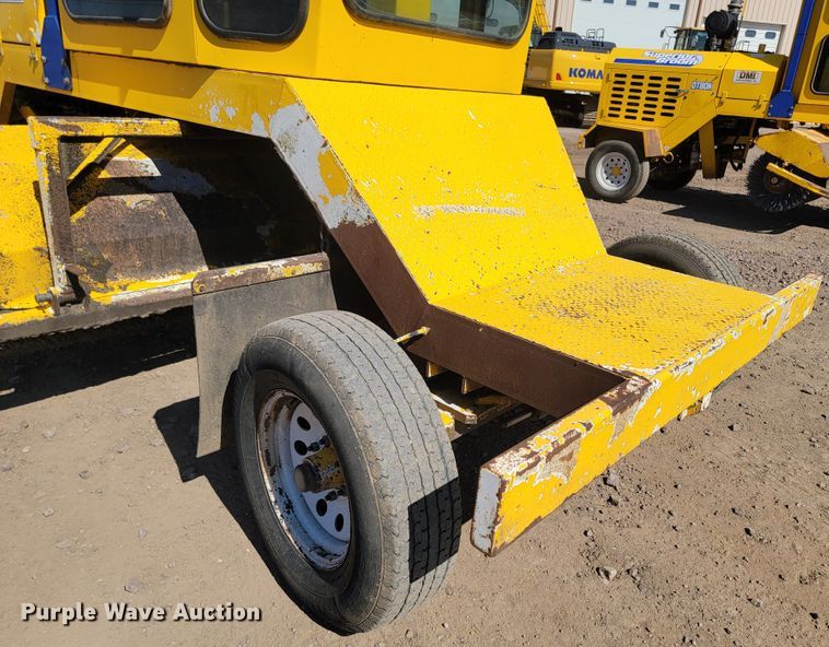 image for item LO9068 2017 Superior Broom DT80K  broom