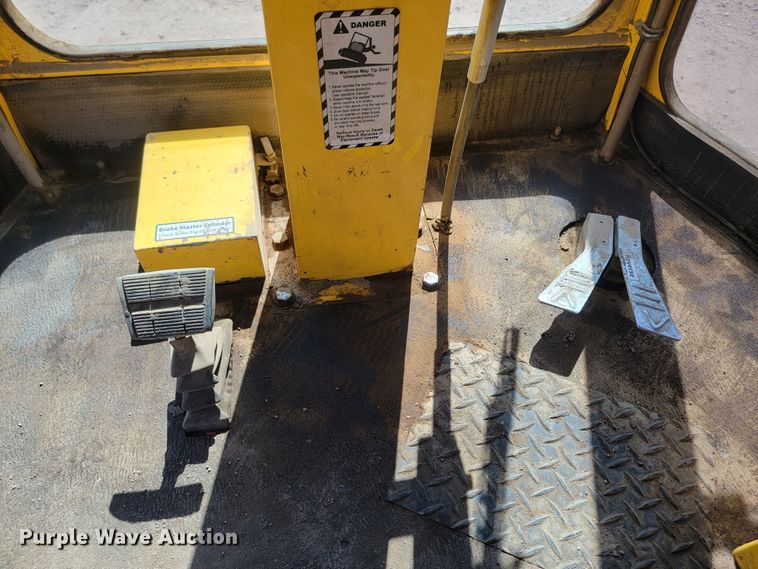 image for item LO9068 2017 Superior Broom DT80K  broom