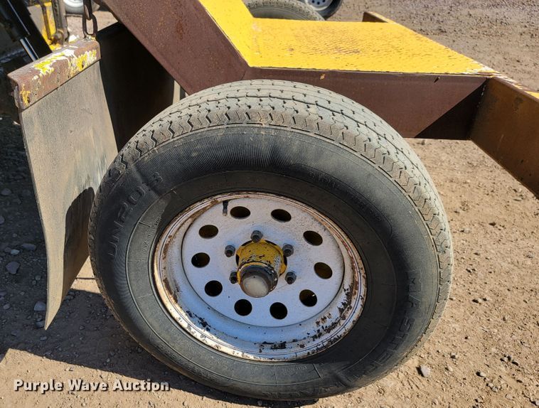 image for item LO9068 2017 Superior Broom DT80K  broom