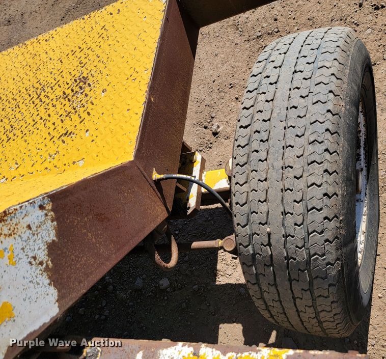 image for item LO9068 2017 Superior Broom DT80K  broom