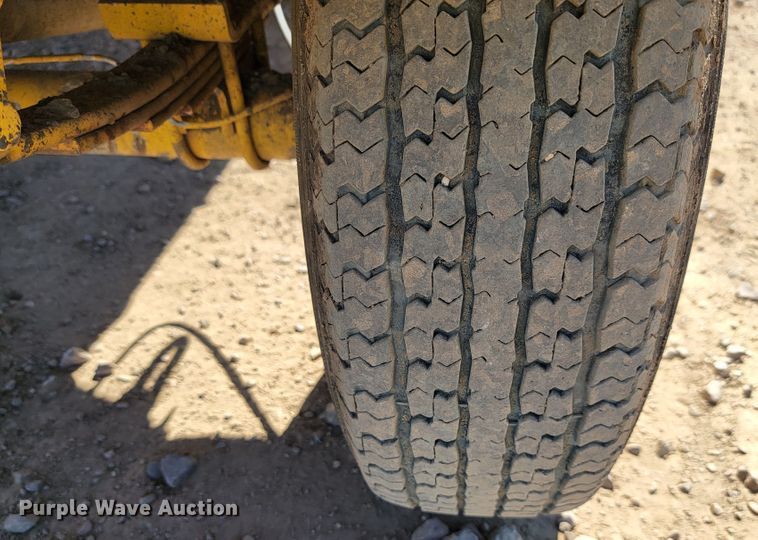 image for item LO9068 2017 Superior Broom DT80K  broom