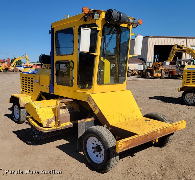 image for item LO9069 2017 Superior Broom DT80K  broom