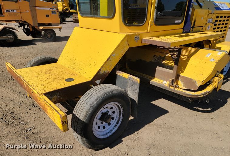 image for item LO9069 2017 Superior Broom DT80K  broom