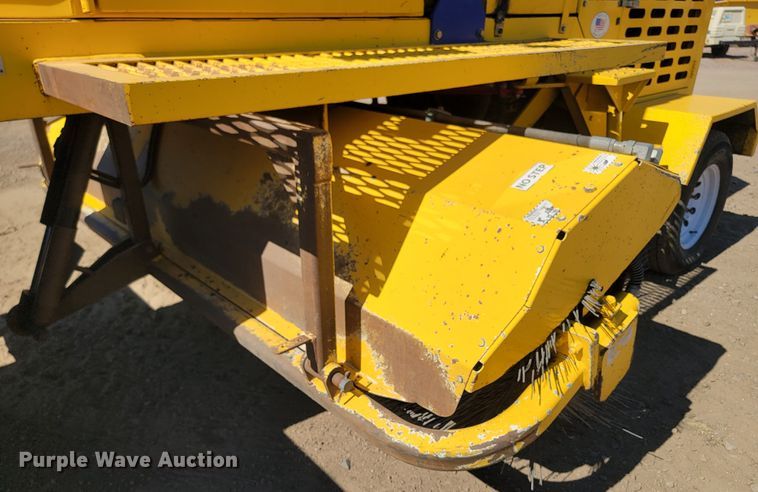 image for item LO9069 2017 Superior Broom DT80K  broom