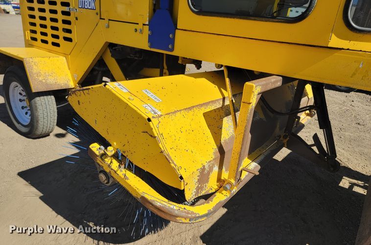 image for item LO9069 2017 Superior Broom DT80K  broom