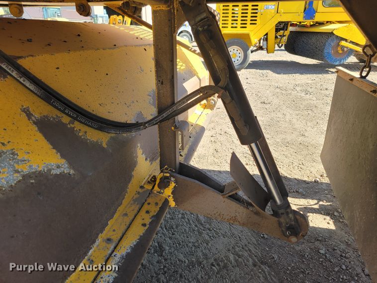 image for item LO9069 2017 Superior Broom DT80K  broom