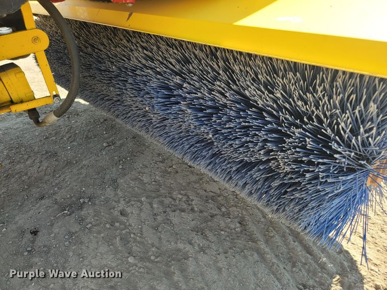 image for item LO9069 2017 Superior Broom DT80K  broom