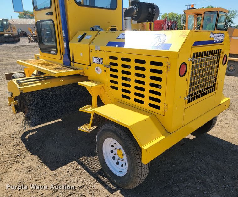 image for item LO9069 2017 Superior Broom DT80K  broom