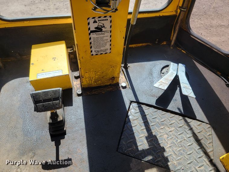 image for item LO9069 2017 Superior Broom DT80K  broom