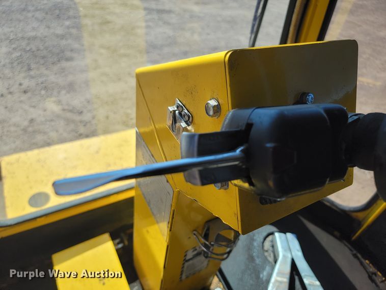 image for item LO9069 2017 Superior Broom DT80K  broom