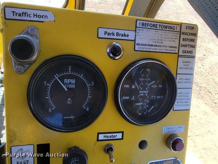 image for item LO9069 2017 Superior Broom DT80K  broom