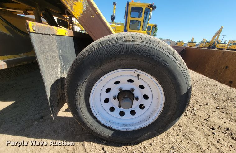 image for item LO9069 2017 Superior Broom DT80K  broom