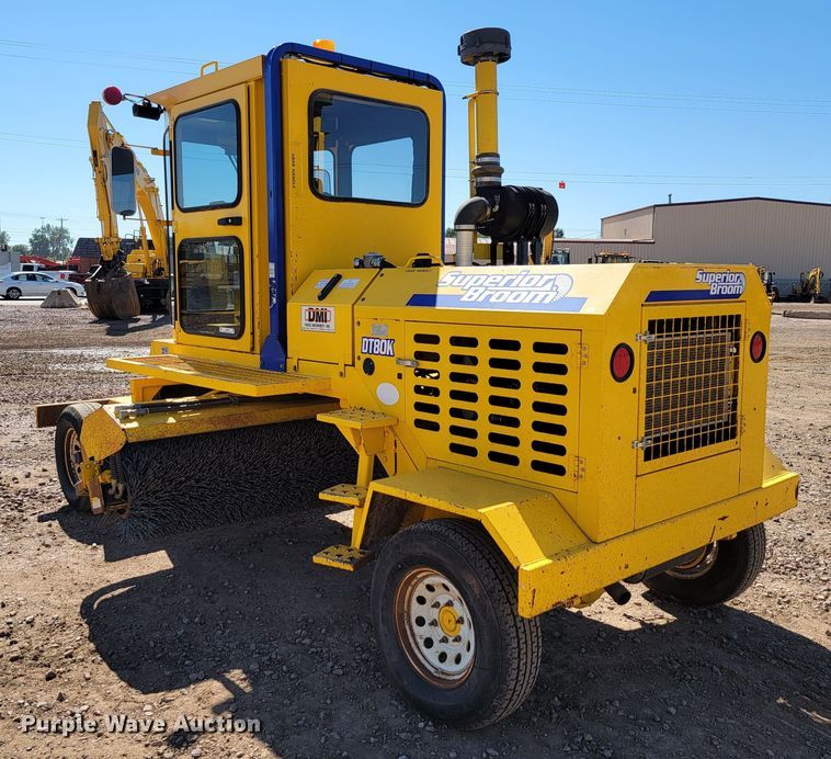 image for item LO9070 2016 Superior Broom DT80K  broom