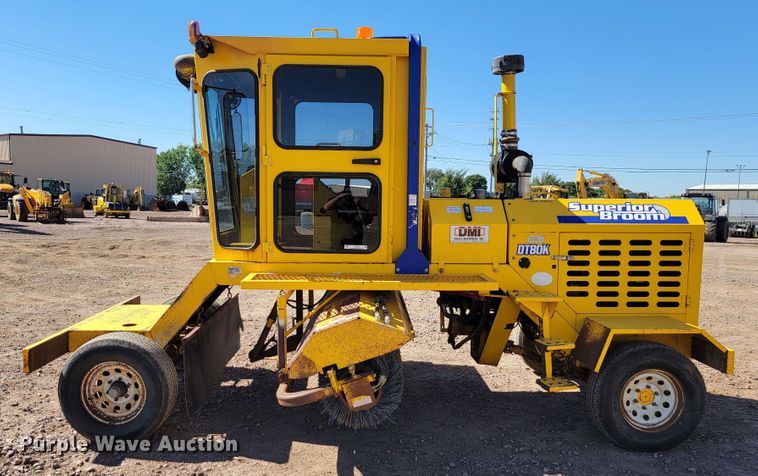 image for item LO9070 2016 Superior Broom DT80K  broom