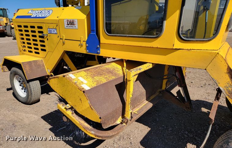 image for item LO9070 2016 Superior Broom DT80K  broom