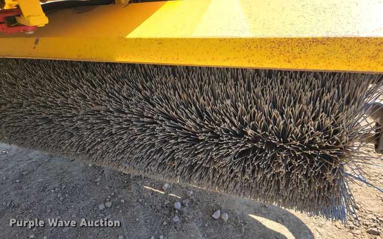 image for item LO9070 2016 Superior Broom DT80K  broom