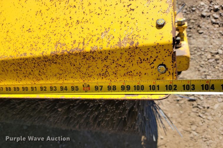 image for item LO9070 2016 Superior Broom DT80K  broom