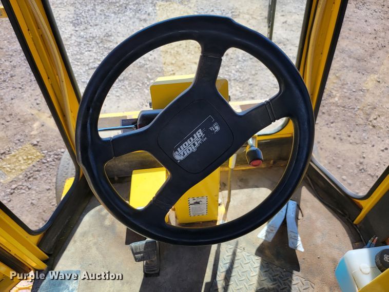 image for item LO9070 2016 Superior Broom DT80K  broom