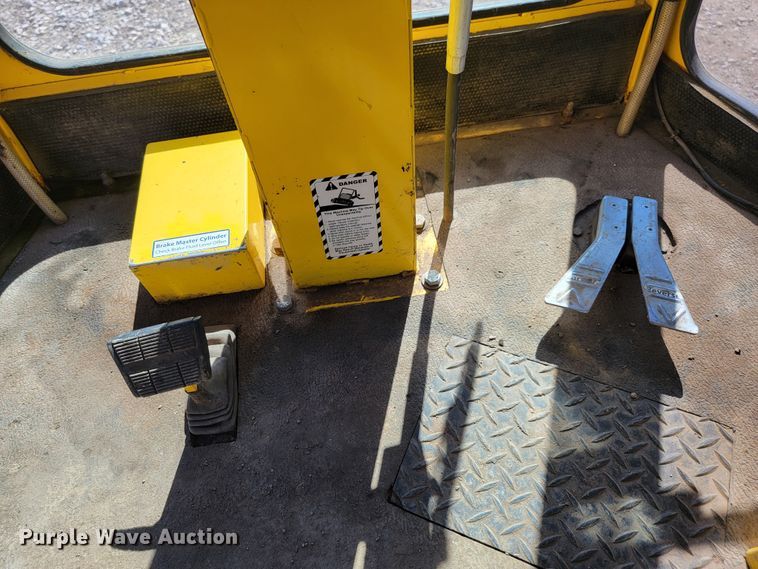 image for item LO9070 2016 Superior Broom DT80K  broom