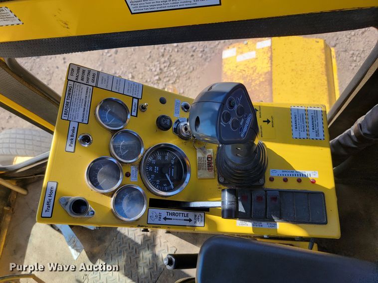 image for item LO9070 2016 Superior Broom DT80K  broom