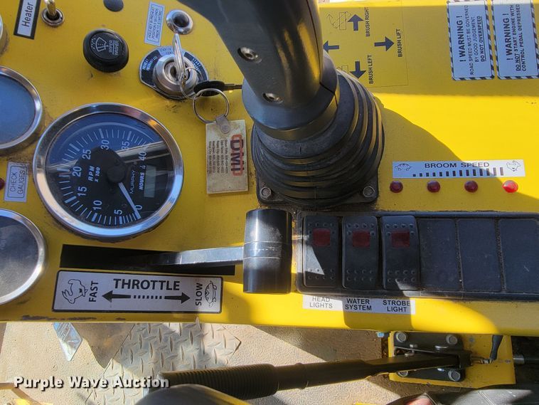 image for item LO9070 2016 Superior Broom DT80K  broom