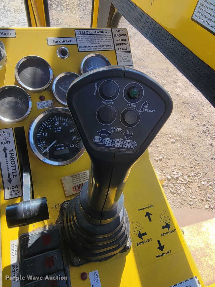 image for item LO9070 2016 Superior Broom DT80K  broom