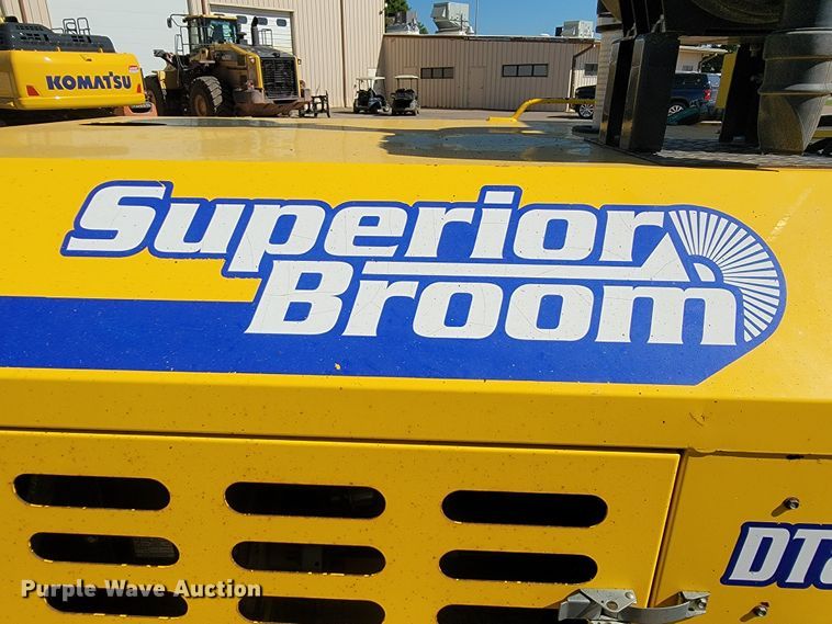 image for item LO9070 2016 Superior Broom DT80K  broom