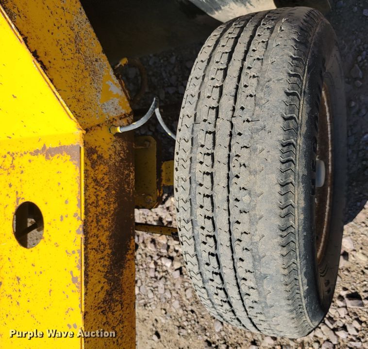 image for item LO9070 2016 Superior Broom DT80K  broom