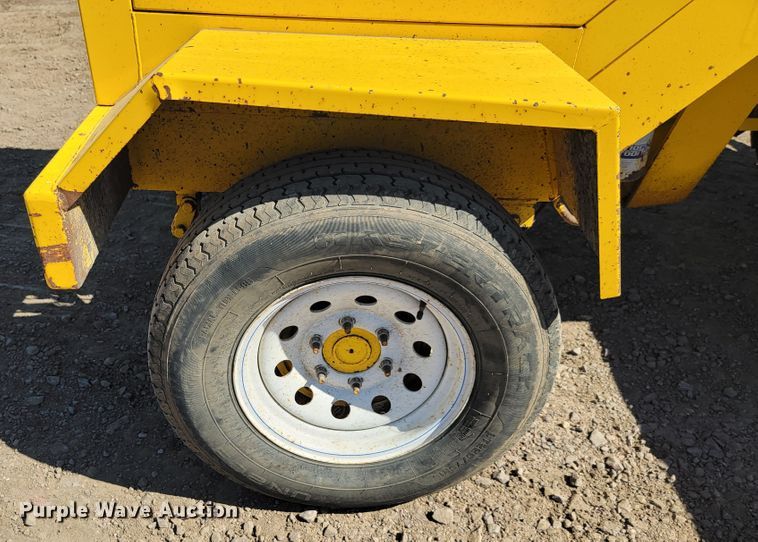 image for item LO9070 2016 Superior Broom DT80K  broom