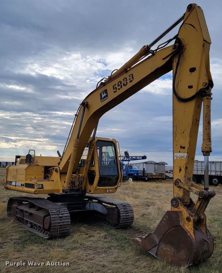 image for item LO9085 1994 John Deere 590D  excavator