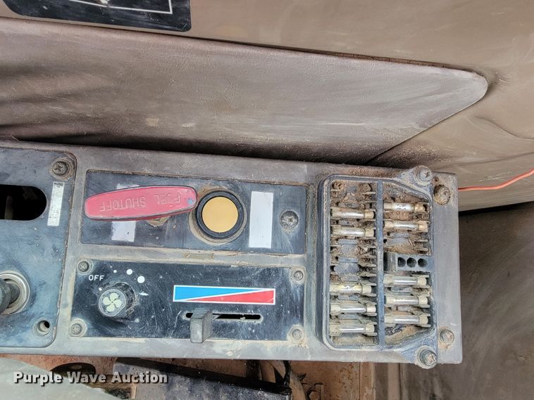 image for item LO9085 1994 John Deere 590D  excavator