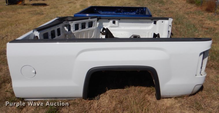 image for item LU9582 (2) GMC Sierra pickup beds