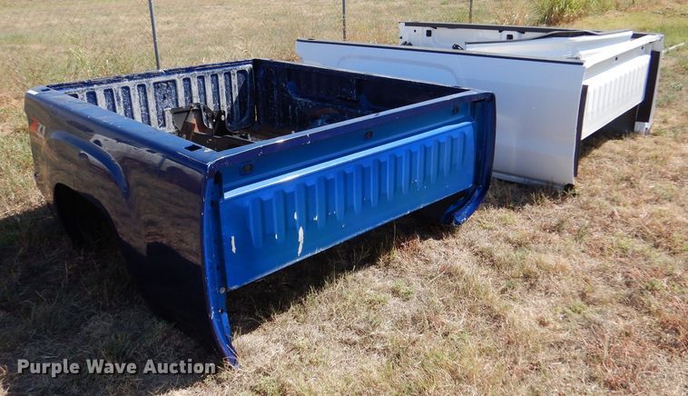 image for item LU9582 (2) GMC Sierra pickup beds