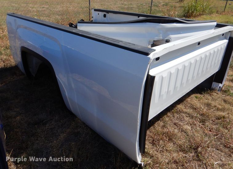 image for item LU9582 (2) GMC Sierra pickup beds