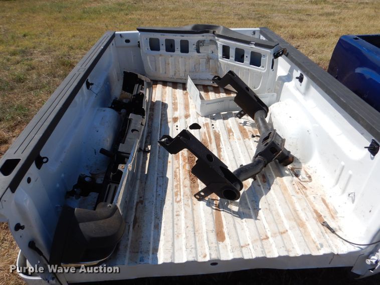 image for item LU9582 (2) GMC Sierra pickup beds