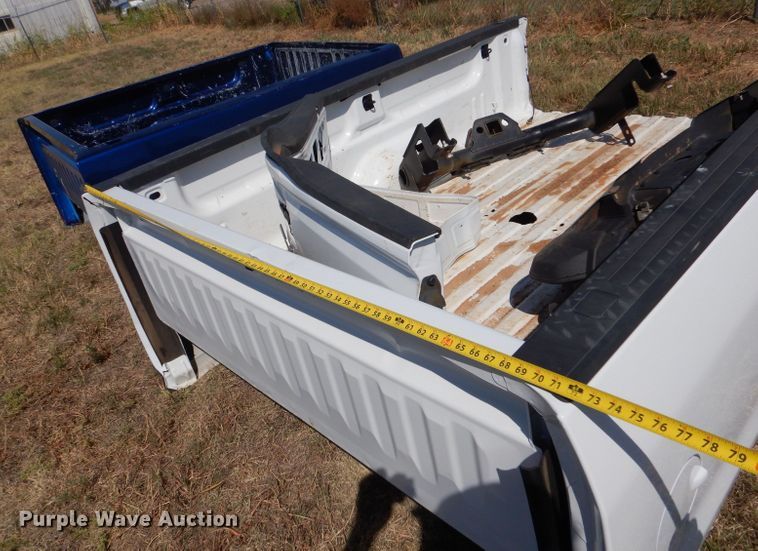 image for item LU9582 (2) GMC Sierra pickup beds