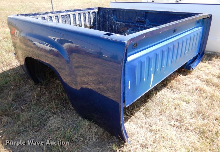 image for item LU9582 (2) GMC Sierra pickup beds