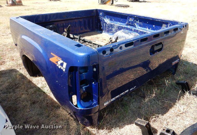 image for item LU9582 (2) GMC Sierra pickup beds