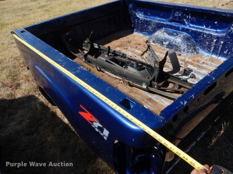 image for item LU9582 (2) GMC Sierra pickup beds