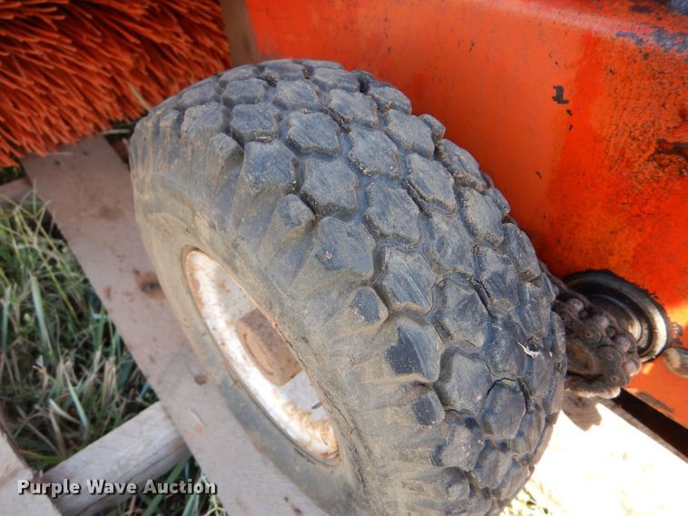 image for item LU9587 (2) brooms