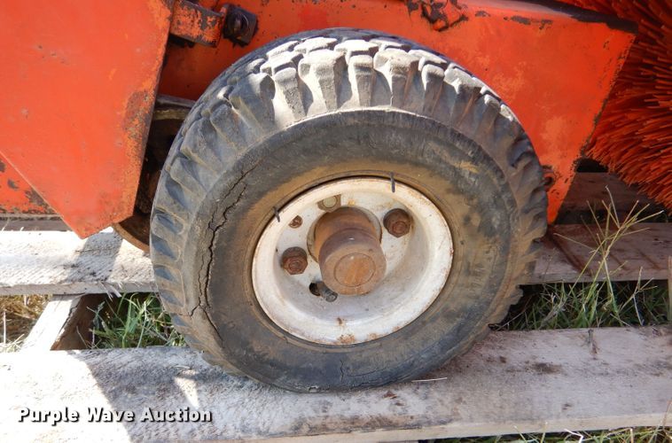 image for item LU9587 (2) brooms